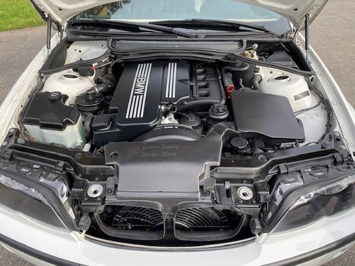 White 2003 BMW 325 i