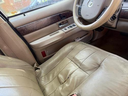 White 2005 Mercury Grand Marquis LS