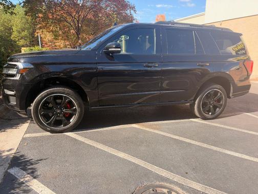 Black 2022 Ford Expedition Limited