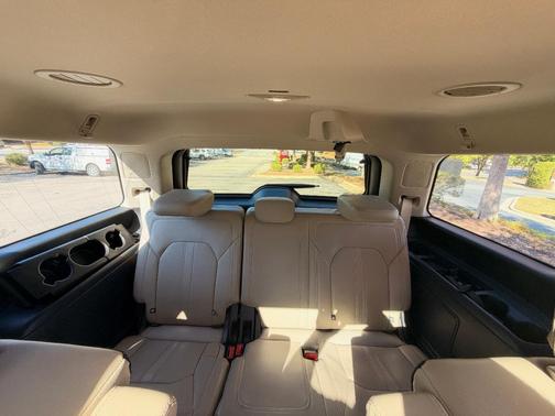 Black 2022 Ford Expedition Limited