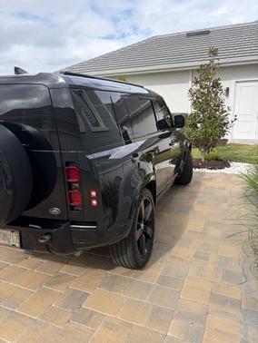 2022 Land Rover Defender X-Dynamic SE