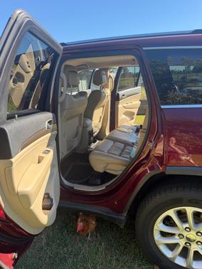 Red 2016 Jeep Grand Cherokee Laredo