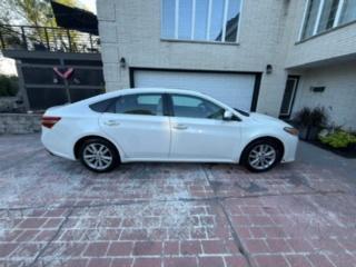 White 2013 Toyota Avalon XLE Premium