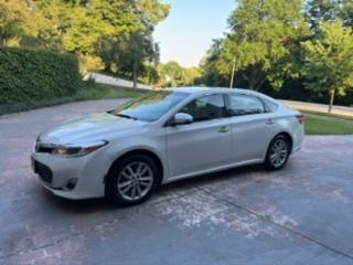White 2013 Toyota Avalon XLE Premium