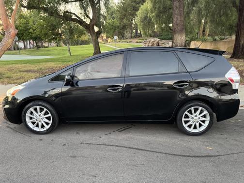 2013 Toyota Prius v Five