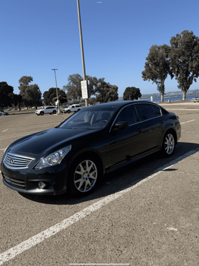 2013 INFINITI G37 x