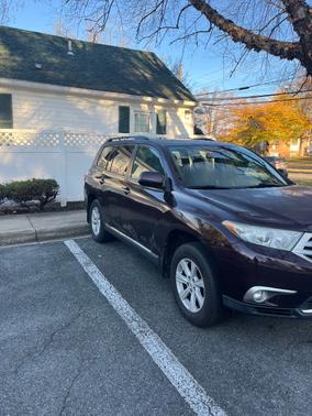 Red 2012 Toyota Highlander Base
