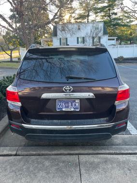 Red 2012 Toyota Highlander Base