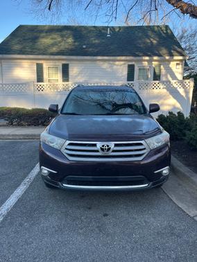 Red 2012 Toyota Highlander Base