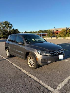 Gray 2014 Volkswagen Tiguan 4MOTION Auto SE