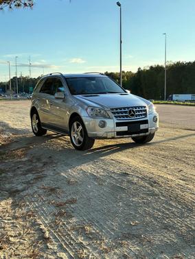 Silver 2009 Mercedes-Benz M-Class ML 550 4MATIC