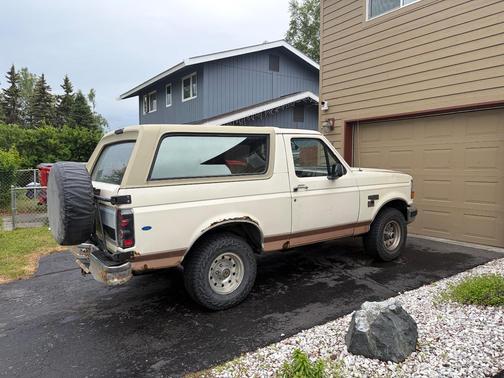 Beige 1995 Ford Bronco Eddie Bauer