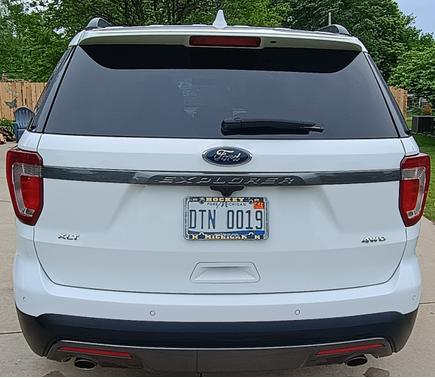 White 2017 Ford Explorer XLT
