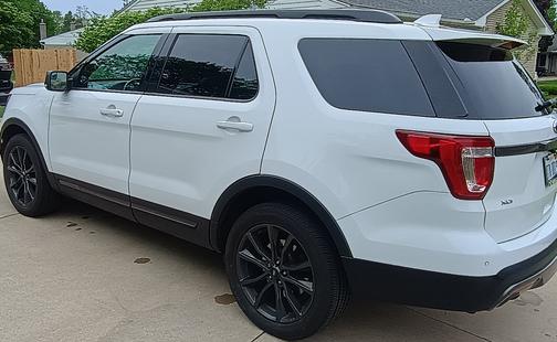 White 2017 Ford Explorer XLT