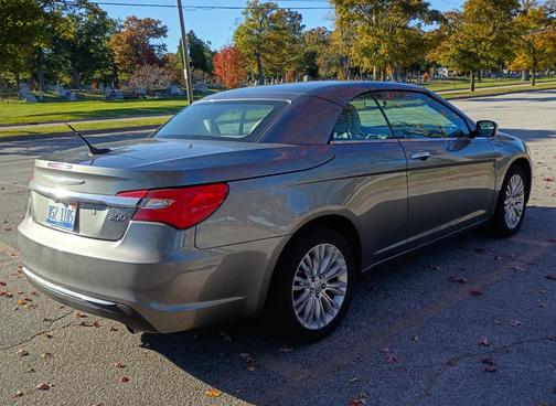 Silver 2011 Chrysler 200 Limited
