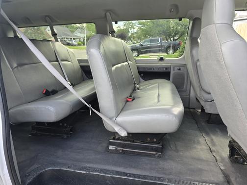 2012 Ford E350 Super Duty XL