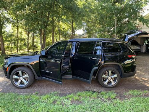 Black 2021 Jeep Grand Cherokee L Limited