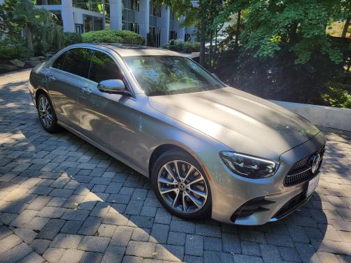 Photo 3 of 4 of 2022 Mercedes-Benz E-Class E 450 4MATIC