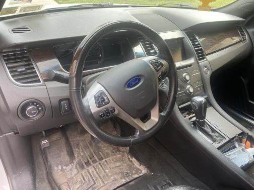 Photo 4 of 6 of 2014 Ford Taurus Limited