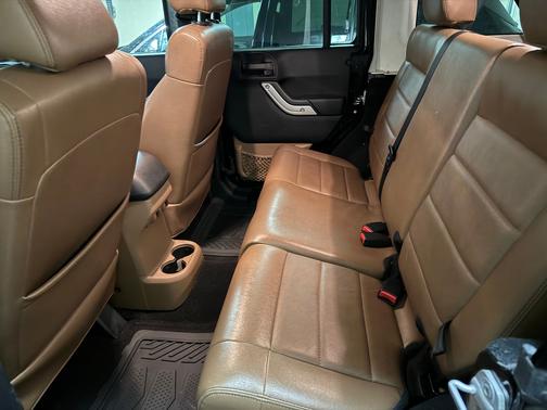 2012 Jeep Wrangler Unlimited Sahara