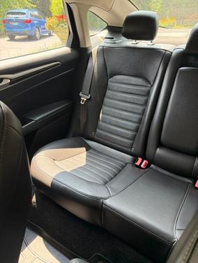 Black 2016 Ford Fusion SE
