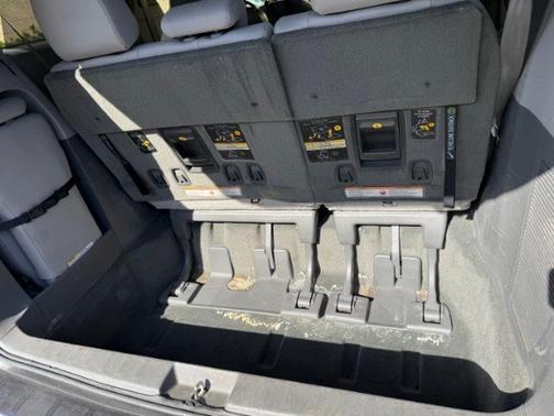 2017 Toyota Sienna XLE Auto Access Seat