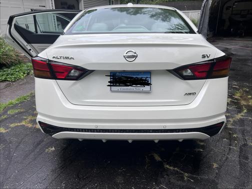 White 2022 Nissan Altima 2.5 SV