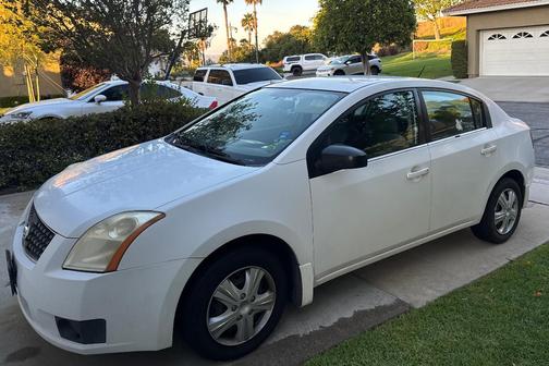 White 2007 Nissan Sentra 2