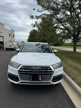 White 2019 Audi Q5 2.0T Premium