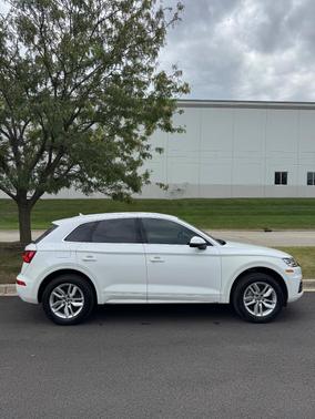 White 2019 Audi Q5 2.0T Premium