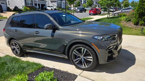 Gray 2022 BMW X7 M50i