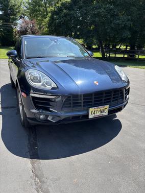 Blue 2018 Porsche Macan Macan