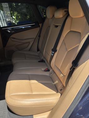 Blue 2018 Porsche Macan Macan