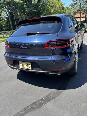 Blue 2018 Porsche Macan Macan
