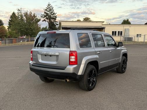 Gray 2016 Jeep Patriot Sport