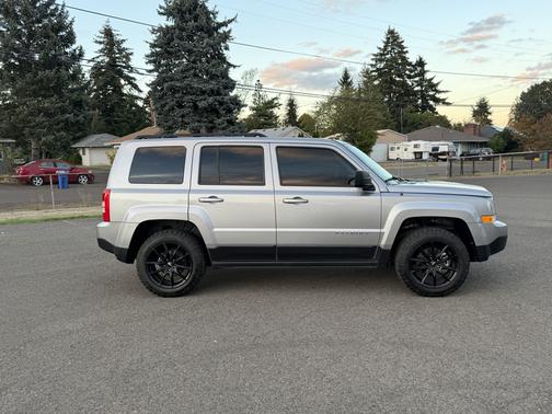 Gray 2016 Jeep Patriot Sport
