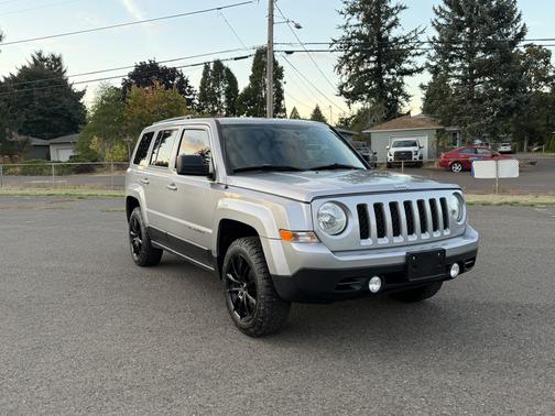 Gray 2016 Jeep Patriot Sport