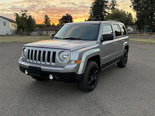 Gray 2016 Jeep Patriot Sport
