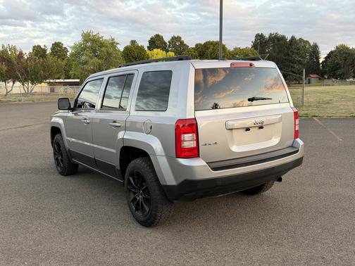 Gray 2016 Jeep Patriot Sport