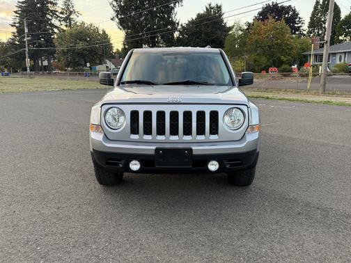 Gray 2016 Jeep Patriot Sport
