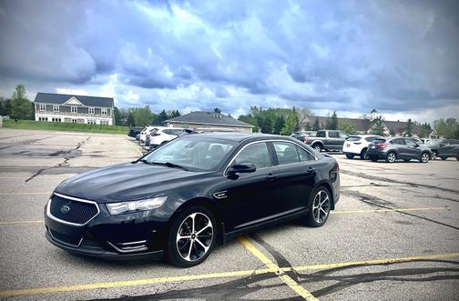 Black 2016 Ford Taurus SHO