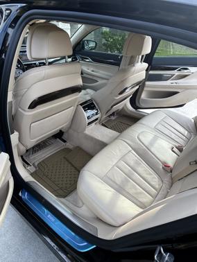 2020 BMW 740 i