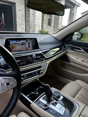 2020 BMW 740 i