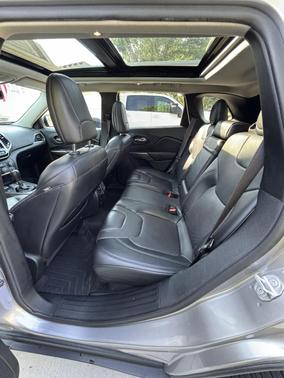 Gray 2019 Jeep Cherokee Limited