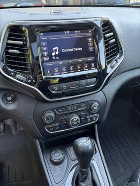 Gray 2019 Jeep Cherokee Limited