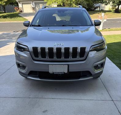 Gray 2019 Jeep Cherokee Limited