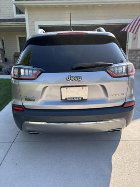 Gray 2019 Jeep Cherokee Limited