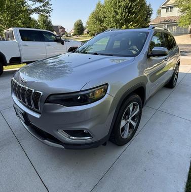 Gray 2019 Jeep Cherokee Limited