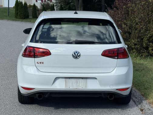 2017 Volkswagen Golf GTI SE 4-Door