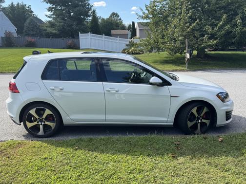 2017 Volkswagen Golf GTI SE 4-Door